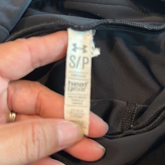 Under Armour Heat Gear Compression Leggings Womens Sz S Black Knee length video - Picture 3 of 13